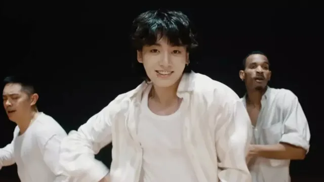 bts-jungkook-dances-better-than-salman-khan-on-bollywood-song-lagan-lagi-video-goes-viral